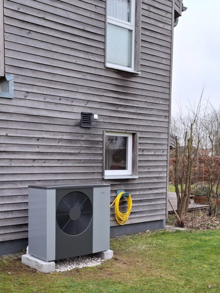 Austausch einer Wärmepumpe gegen NIBE S2125 – Außenaufstellung
