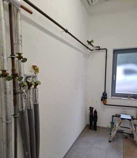 Technikraum nach Demontage der Altanlage