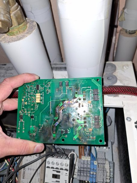 Elektronikschaden an der Wärmepumpensteuerung