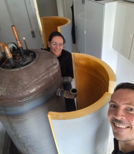 Ausbau und Entsorgung alter Pufferspeicher