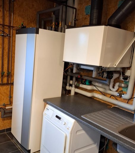 Inneneinheit NIBE VVM S320 mit Abluftmodul S135